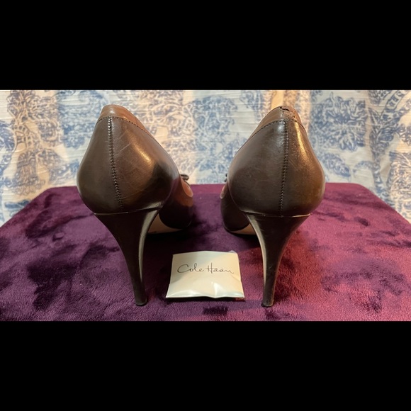 Cole Haan Gray/Taupe Leather/Suede 90mm Pumps (3.5 inch heel) - Size 8.5B - Picture 6 of 7
